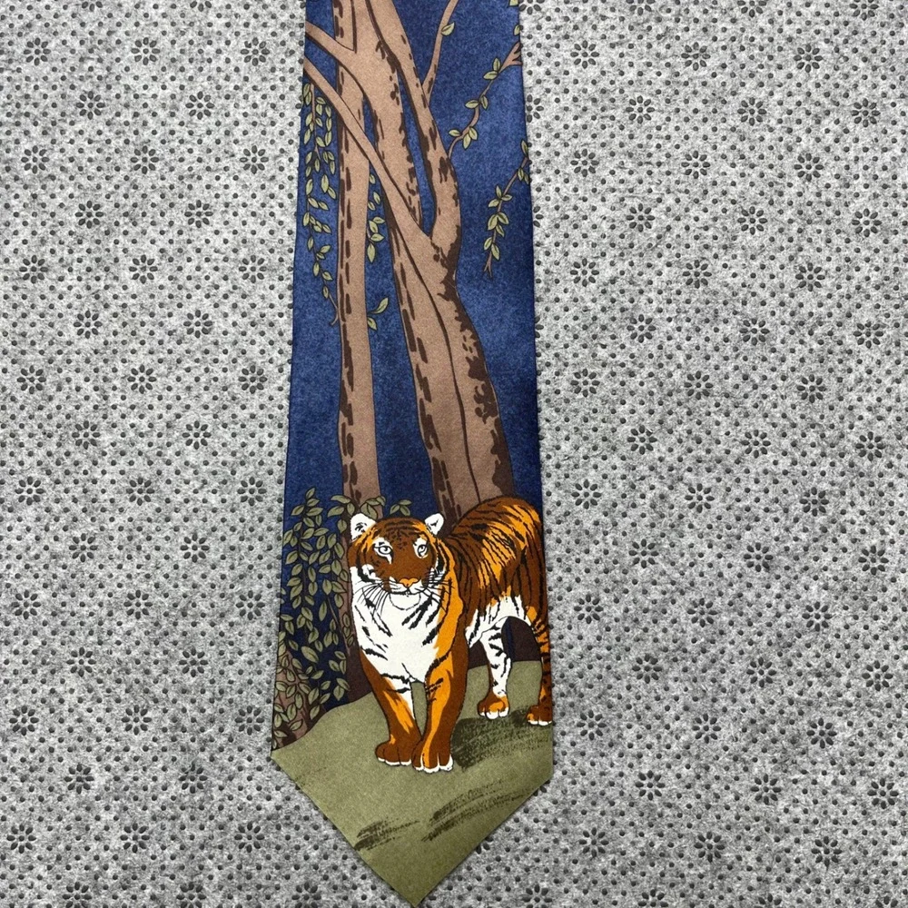 Vintage 1991 WWF World Wildlife Fund Bengal Tiger Silk Tie Blue Design 145 USA